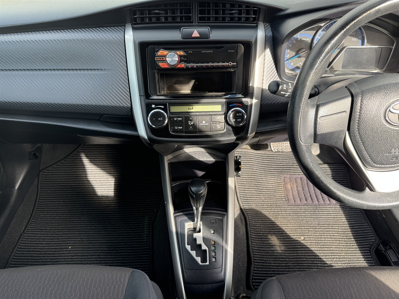 2015 Toyota Corolla thumbnail