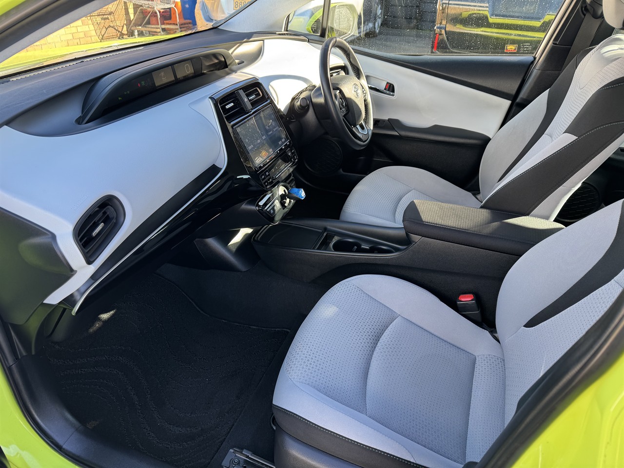 2019 Toyota Prius thumbnail