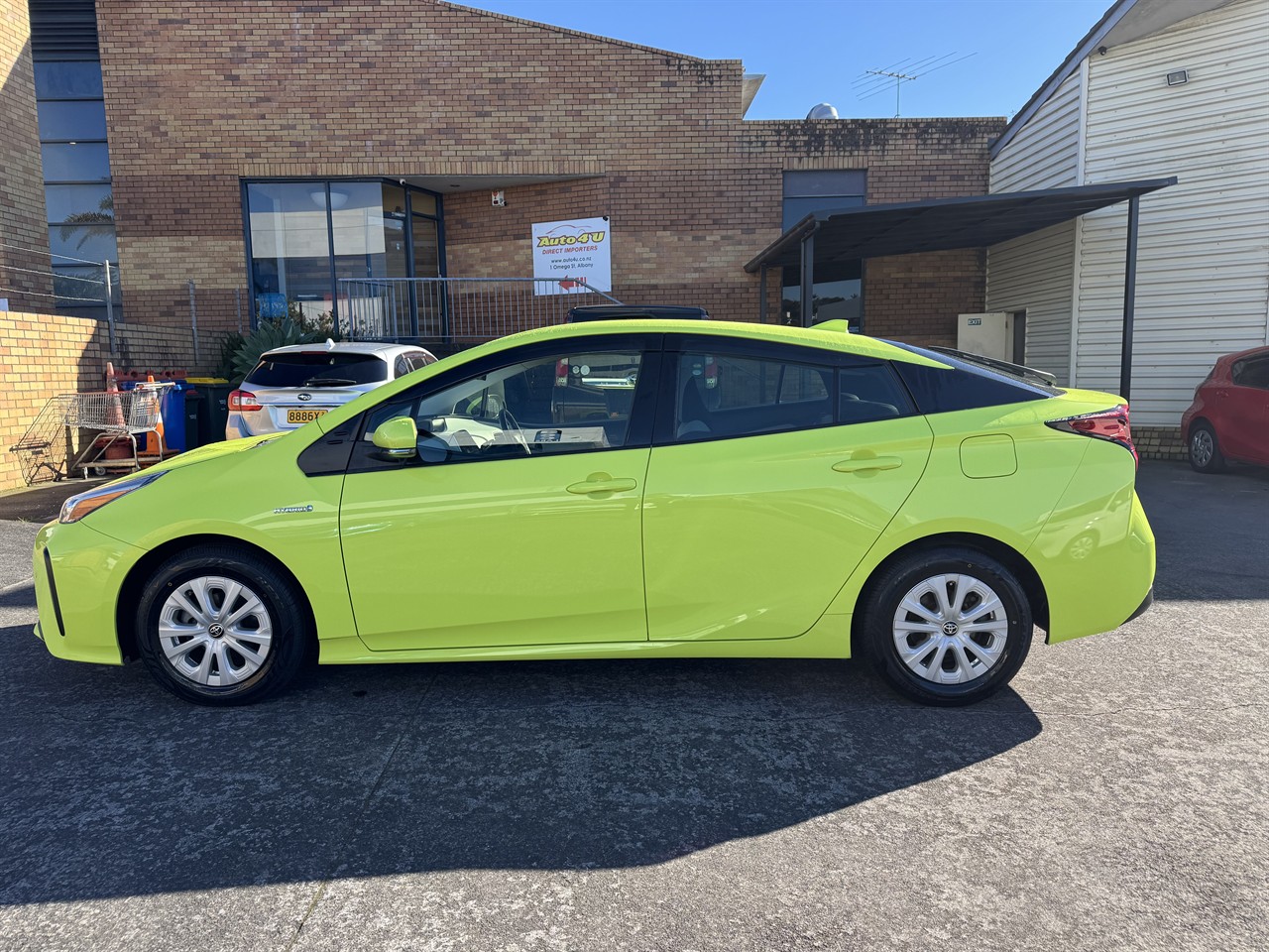 2019 Toyota Prius thumbnail