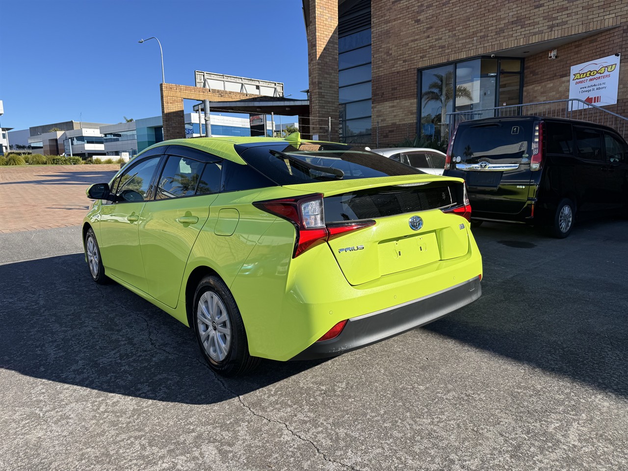 2019 Toyota Prius thumbnail