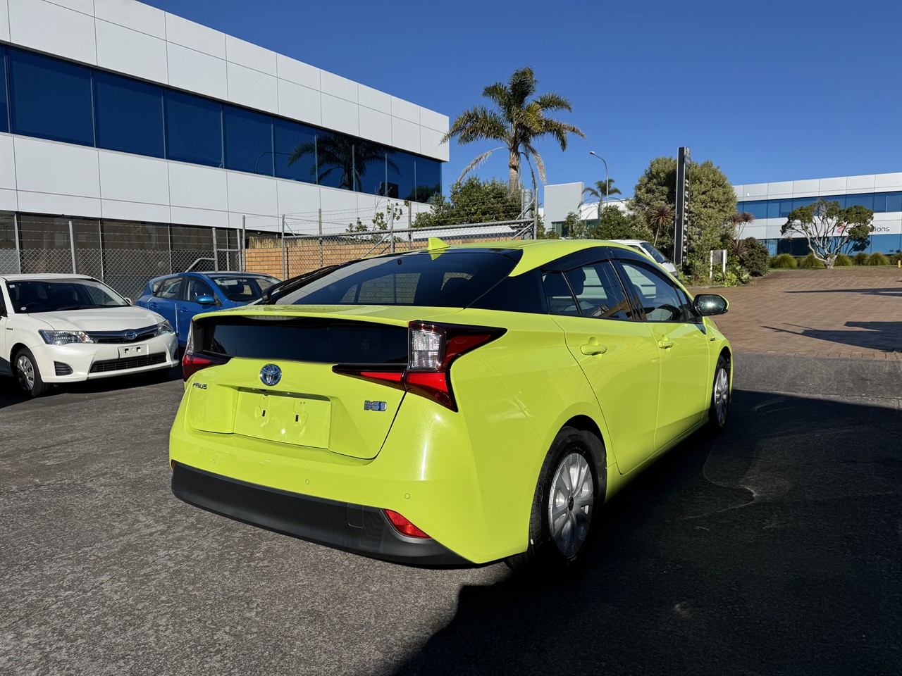 2019 Toyota Prius thumbnail
