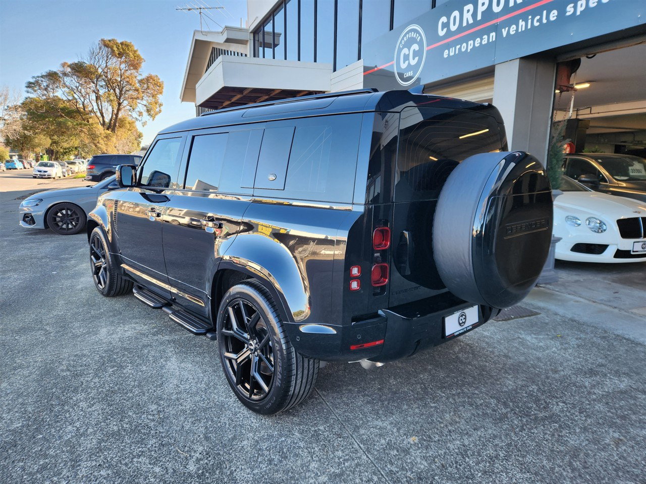 2024 Land Rover Defender thumbnail