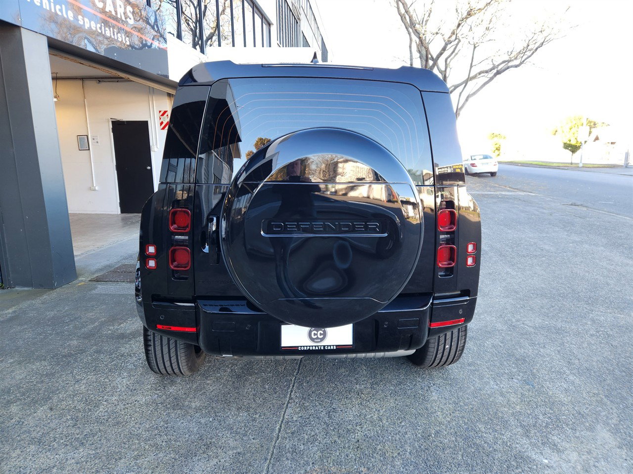 2024 Land Rover Defender thumbnail