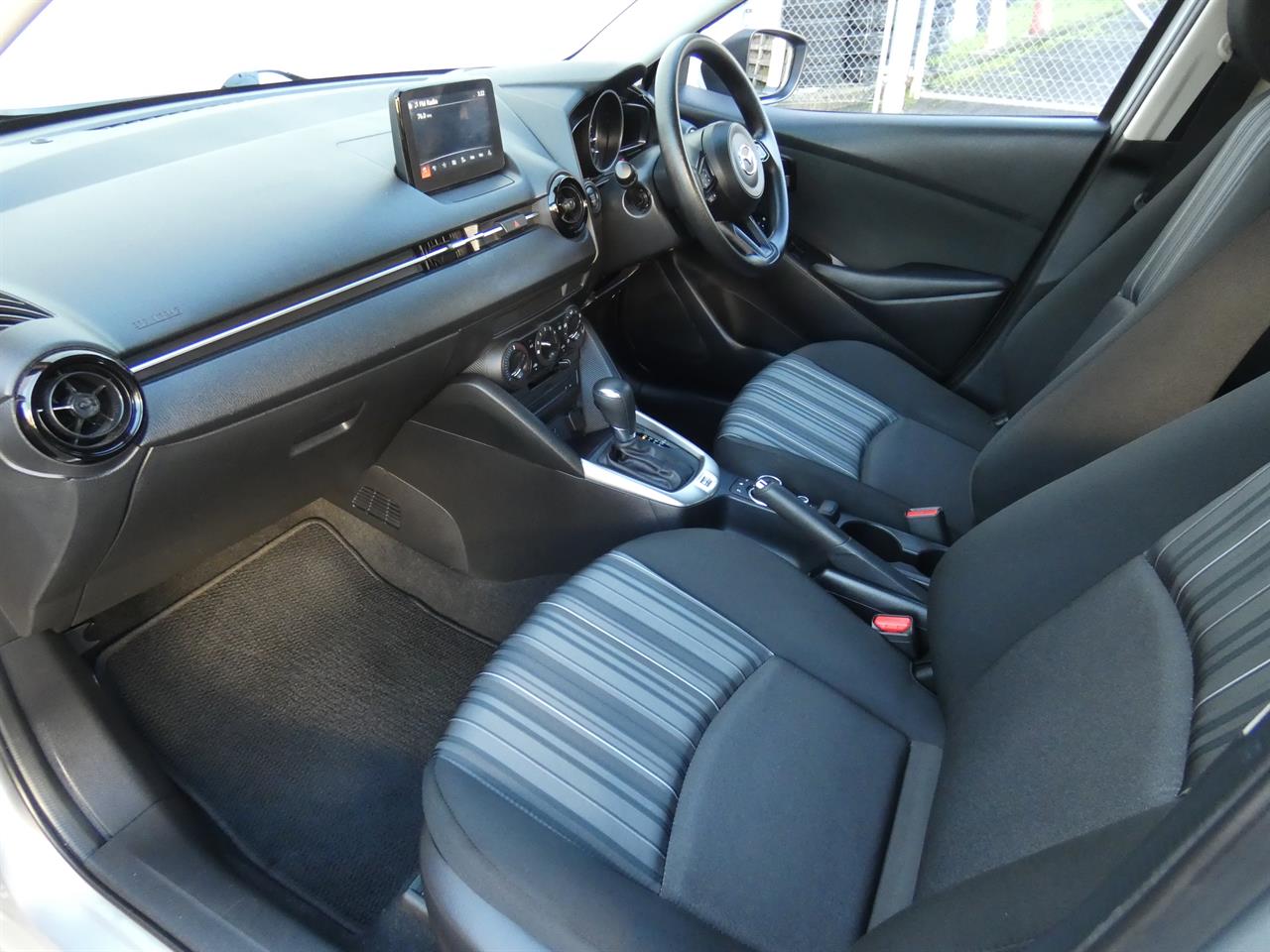 2021 Mazda 2 thumbnail