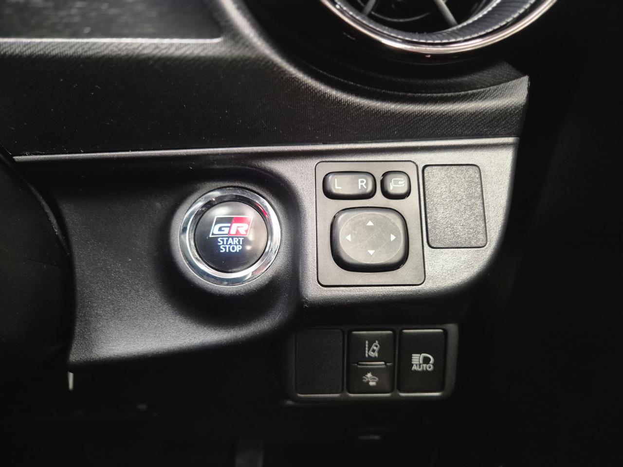 2018 Toyota Aqua thumbnail