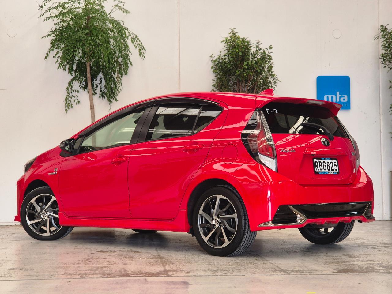 2018 Toyota Aqua thumbnail