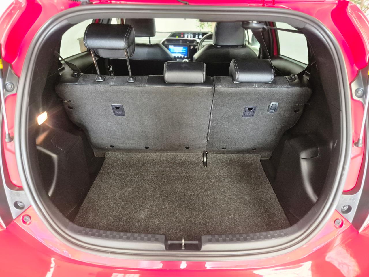 2018 Toyota Aqua thumbnail