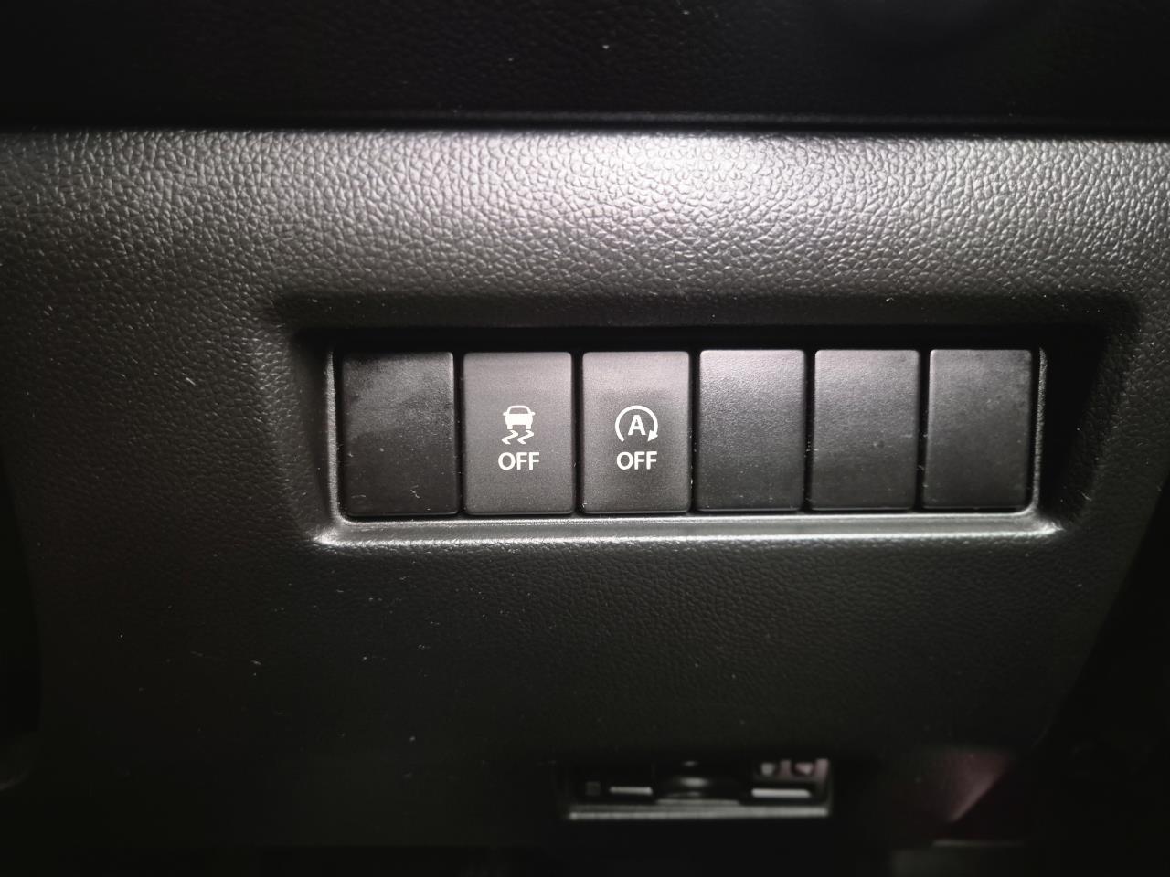 2017 Suzuki Swift thumbnail