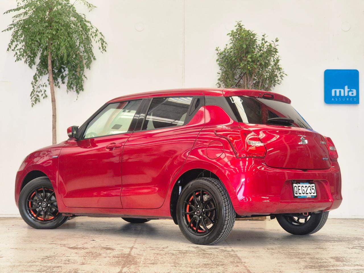 2017 Suzuki Swift thumbnail