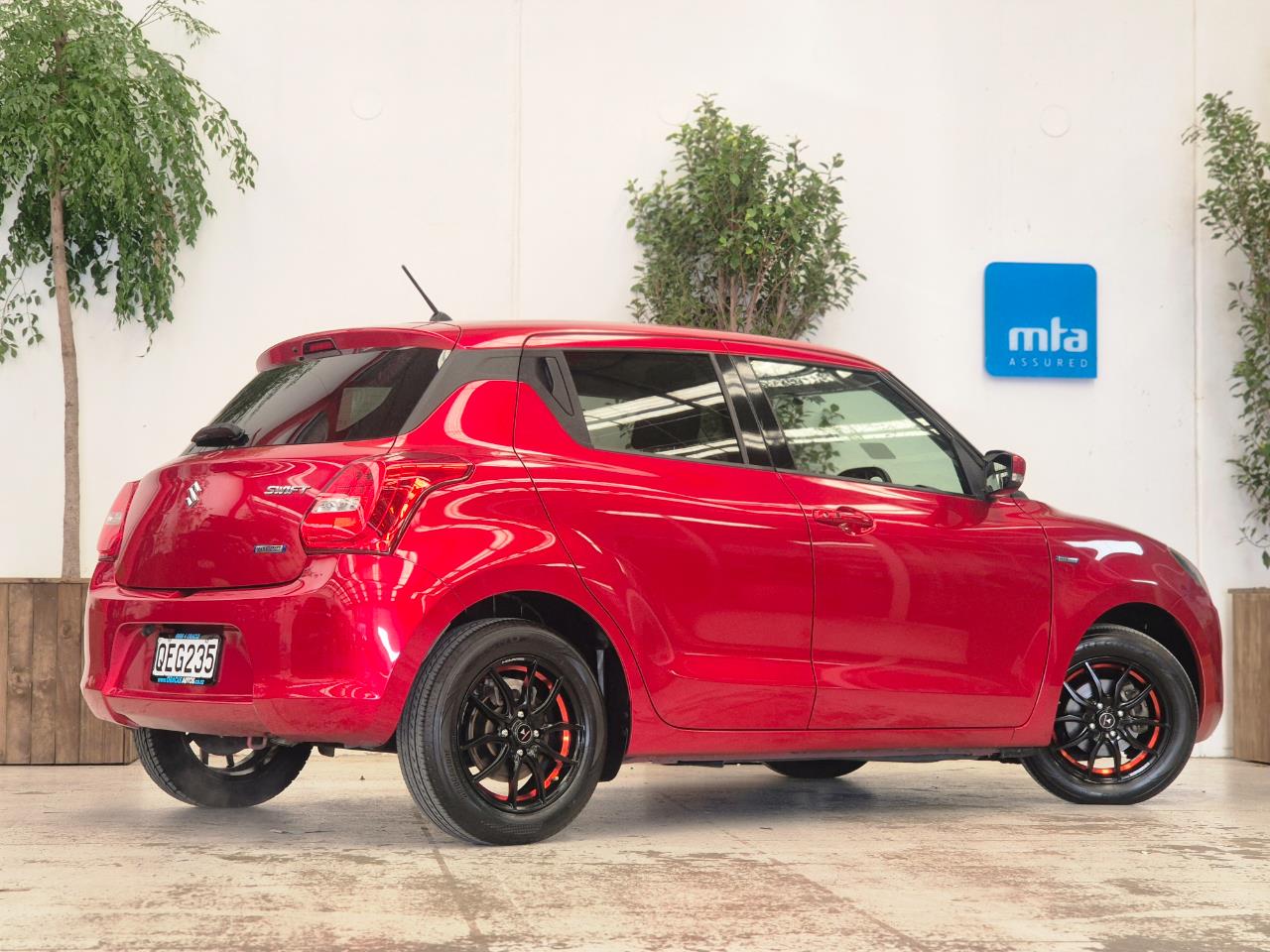 2017 Suzuki Swift thumbnail