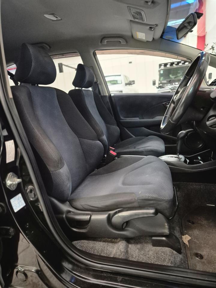 2011 Honda Fit thumbnail