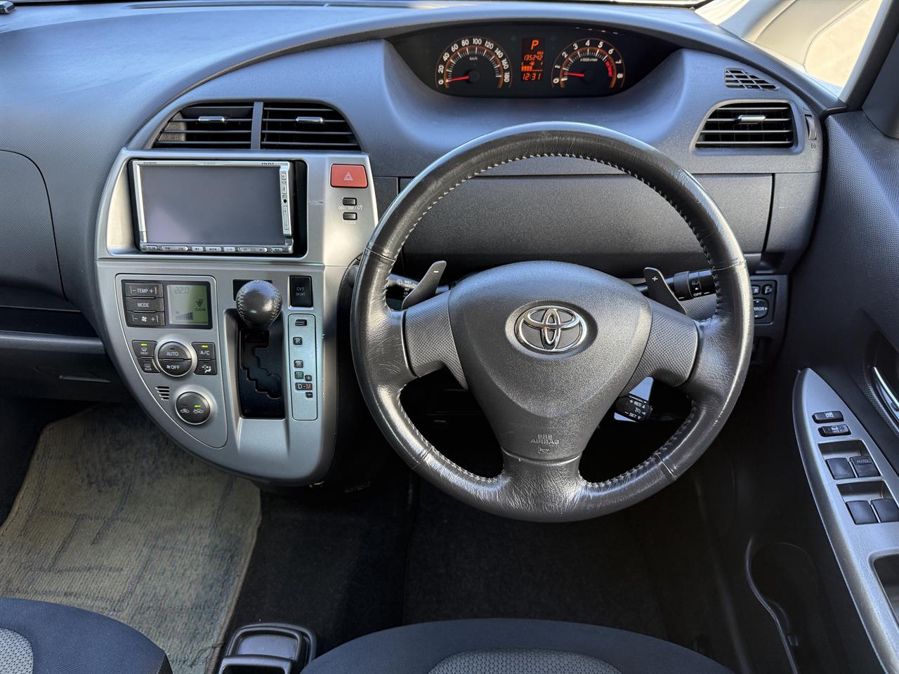 2006 Toyota Ractis thumbnail