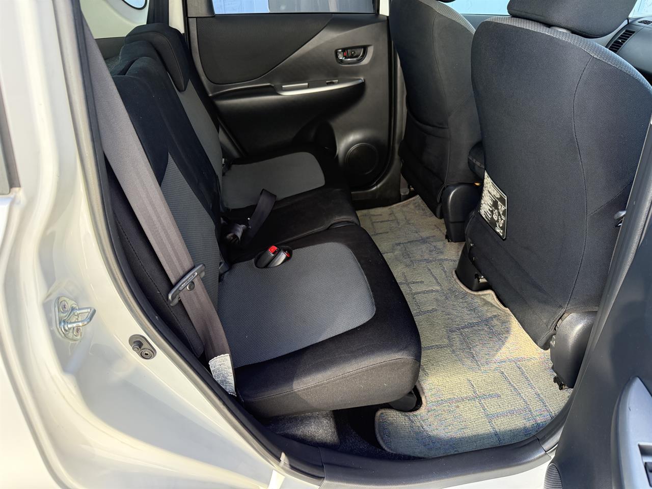 2006 Toyota Ractis thumbnail