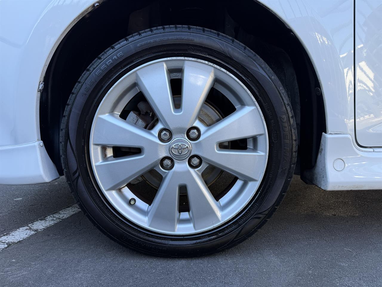 2006 Toyota Ractis thumbnail