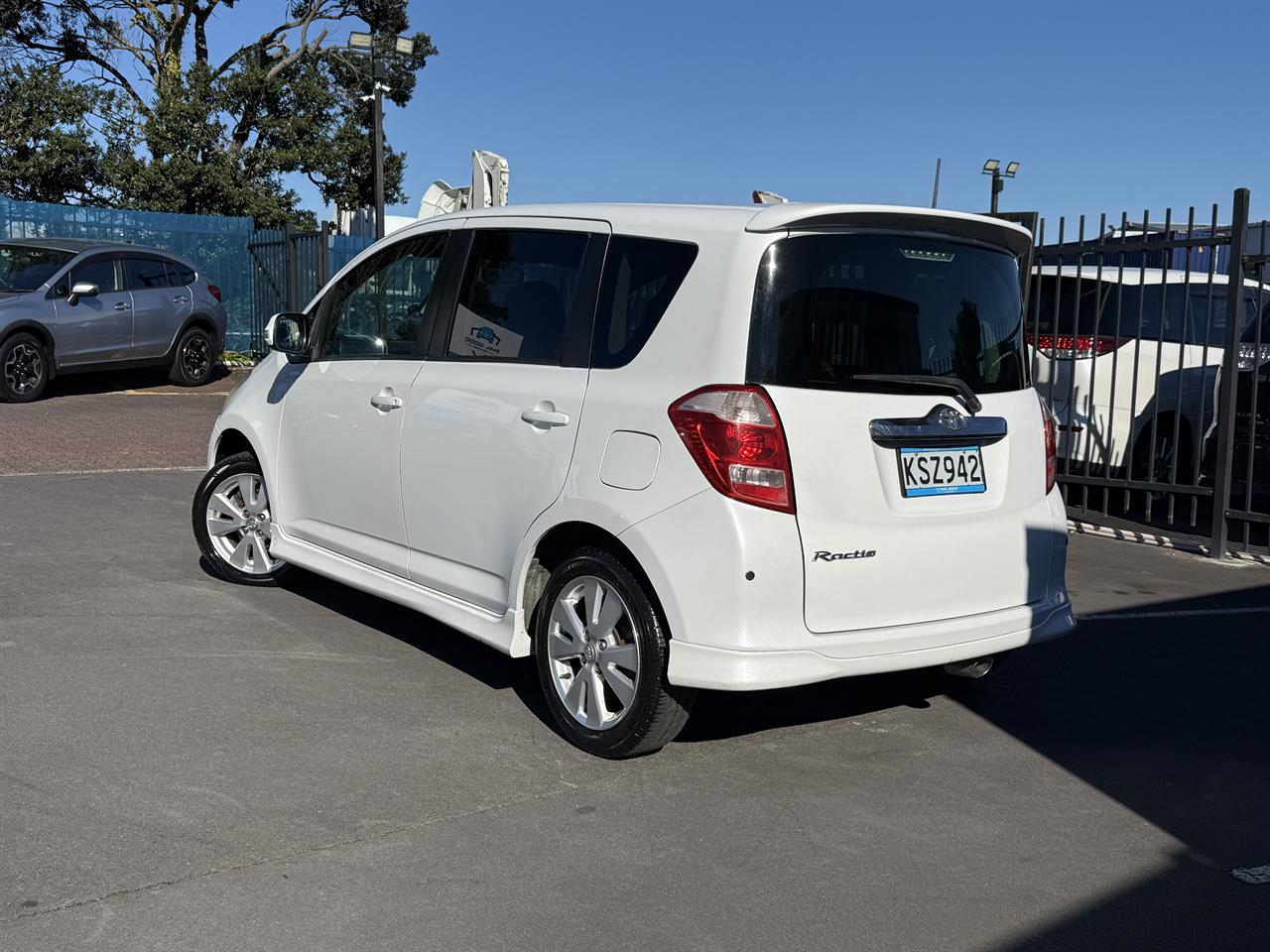 2006 Toyota Ractis thumbnail