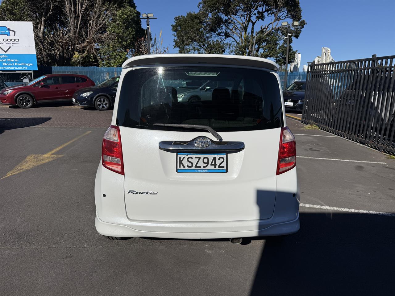 2006 Toyota Ractis thumbnail