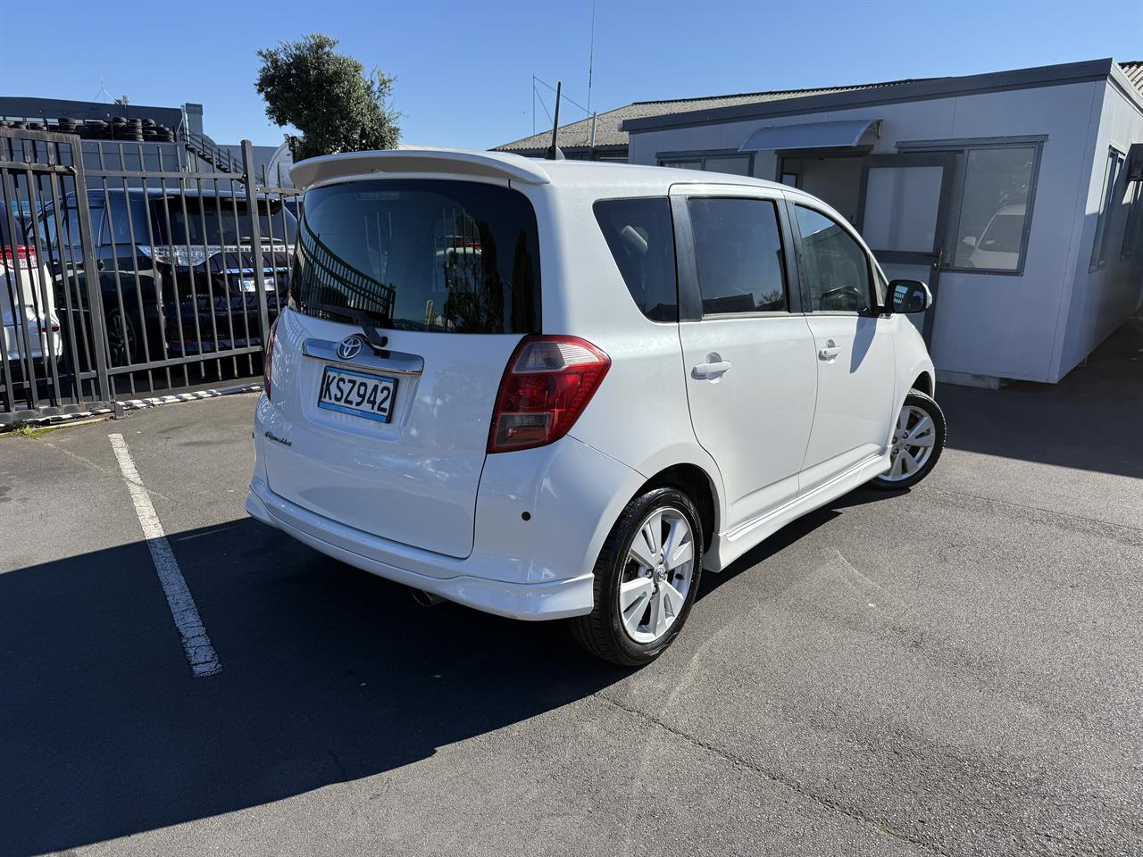 2006 Toyota Ractis thumbnail