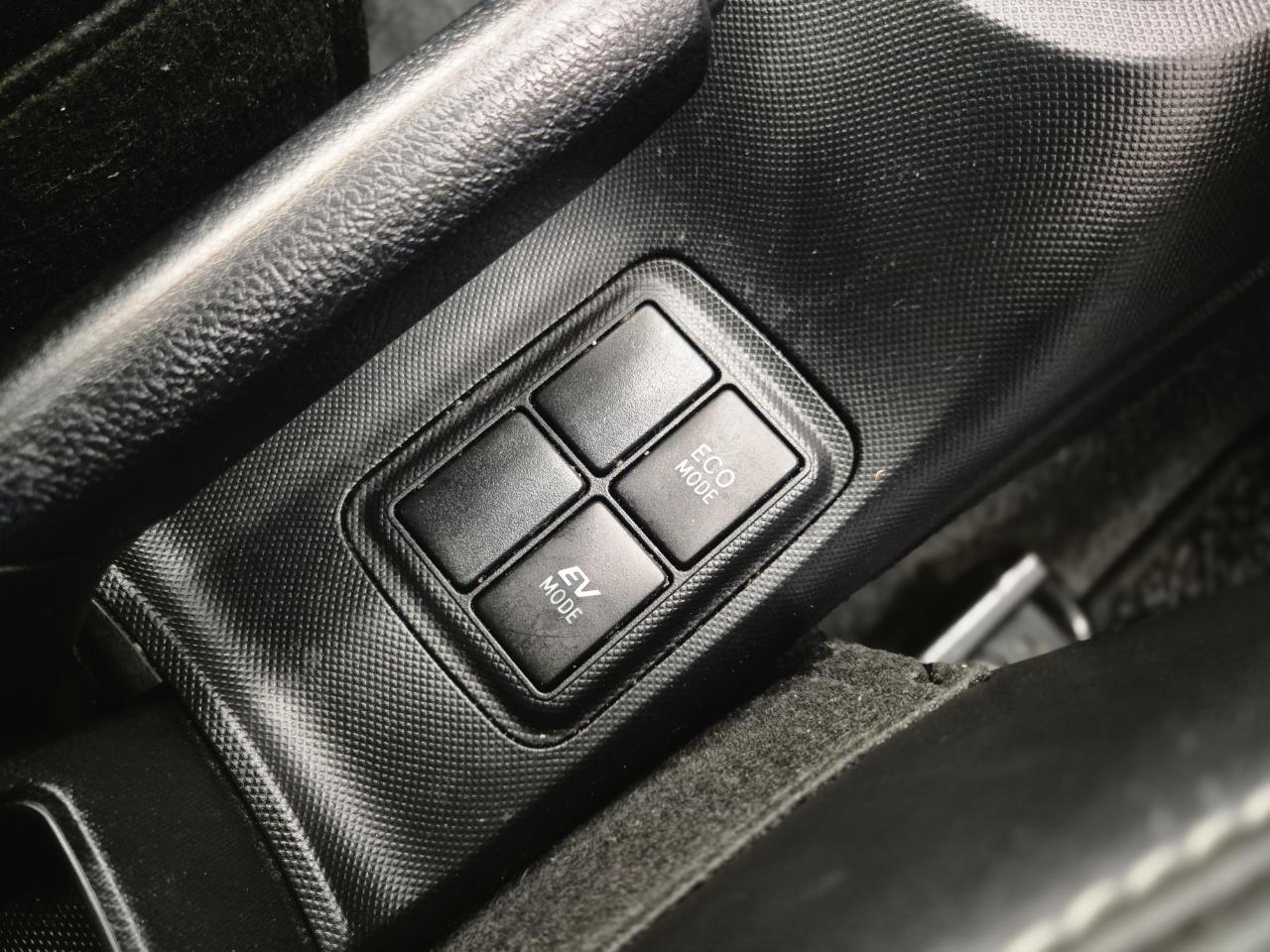2014 Toyota Aqua thumbnail