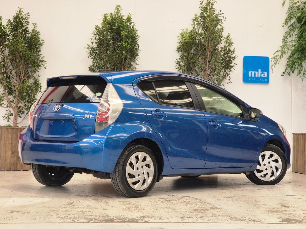 2014 Toyota Aqua thumbnail