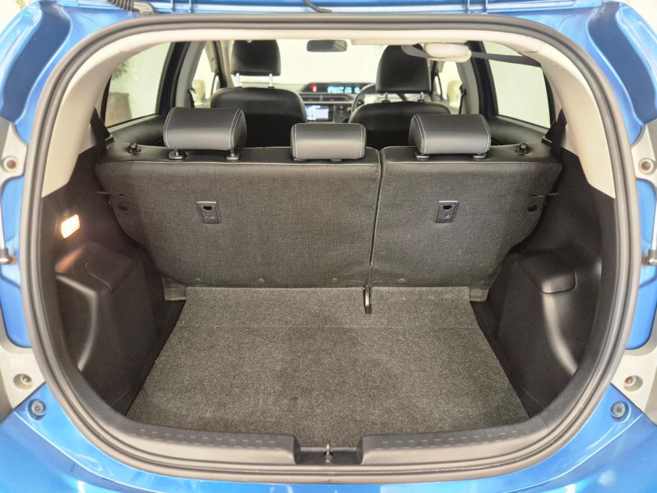 2014 Toyota Aqua thumbnail