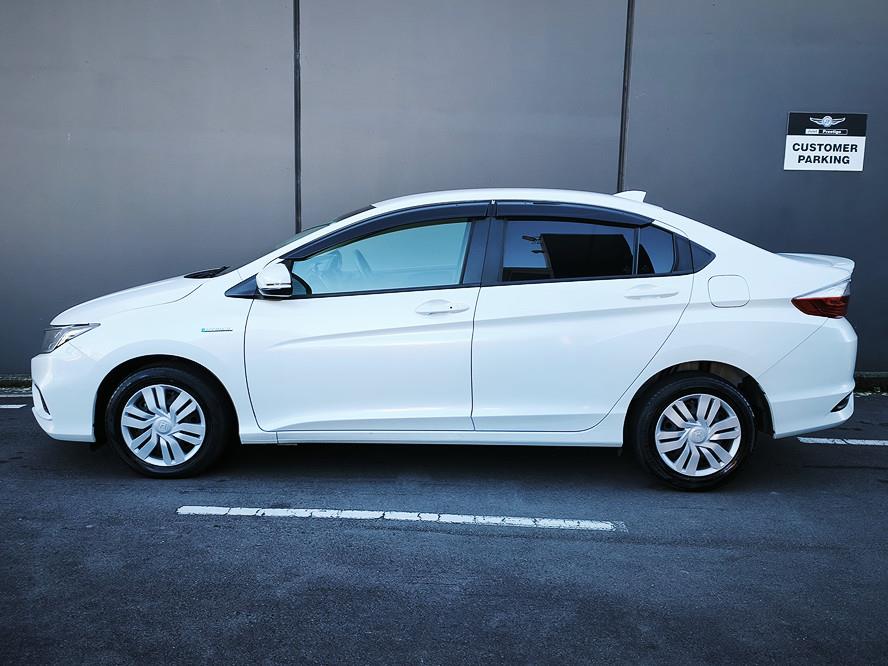 2019 Honda Grace thumbnail