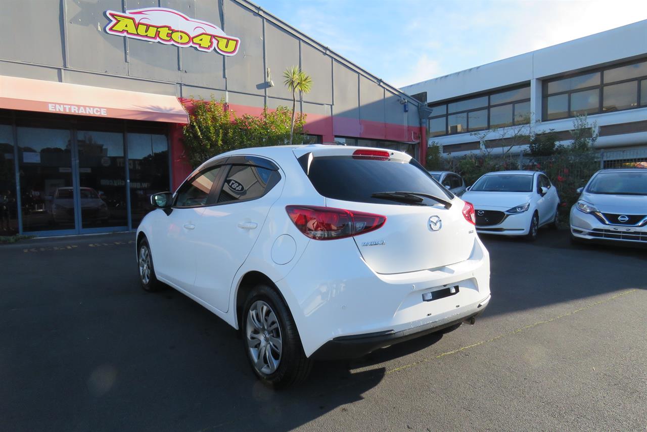 2021 Mazda 2 thumbnail