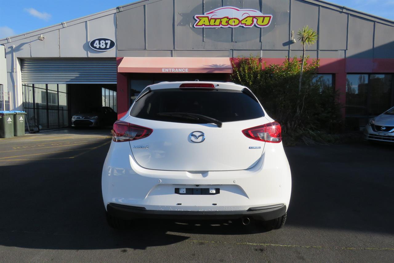2021 Mazda 2 thumbnail