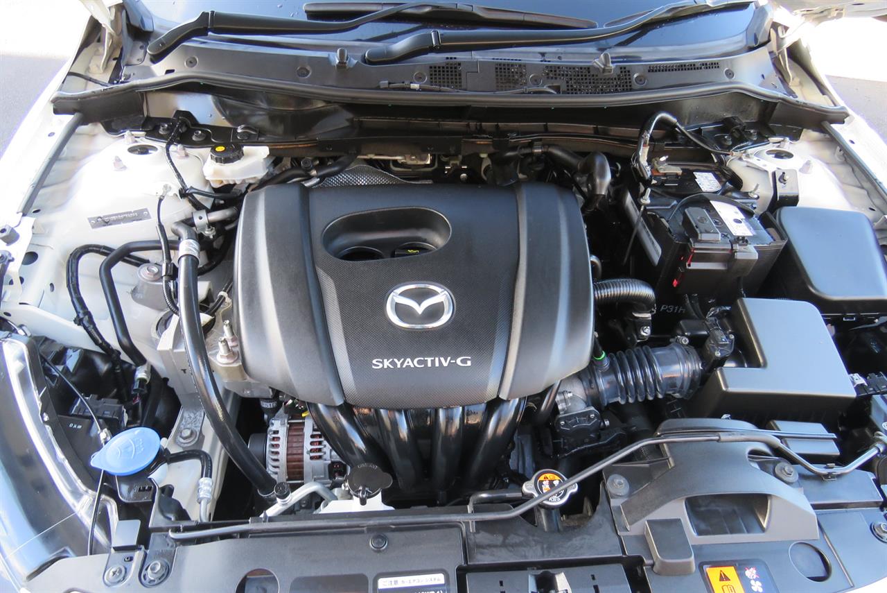 2021 Mazda 2 thumbnail