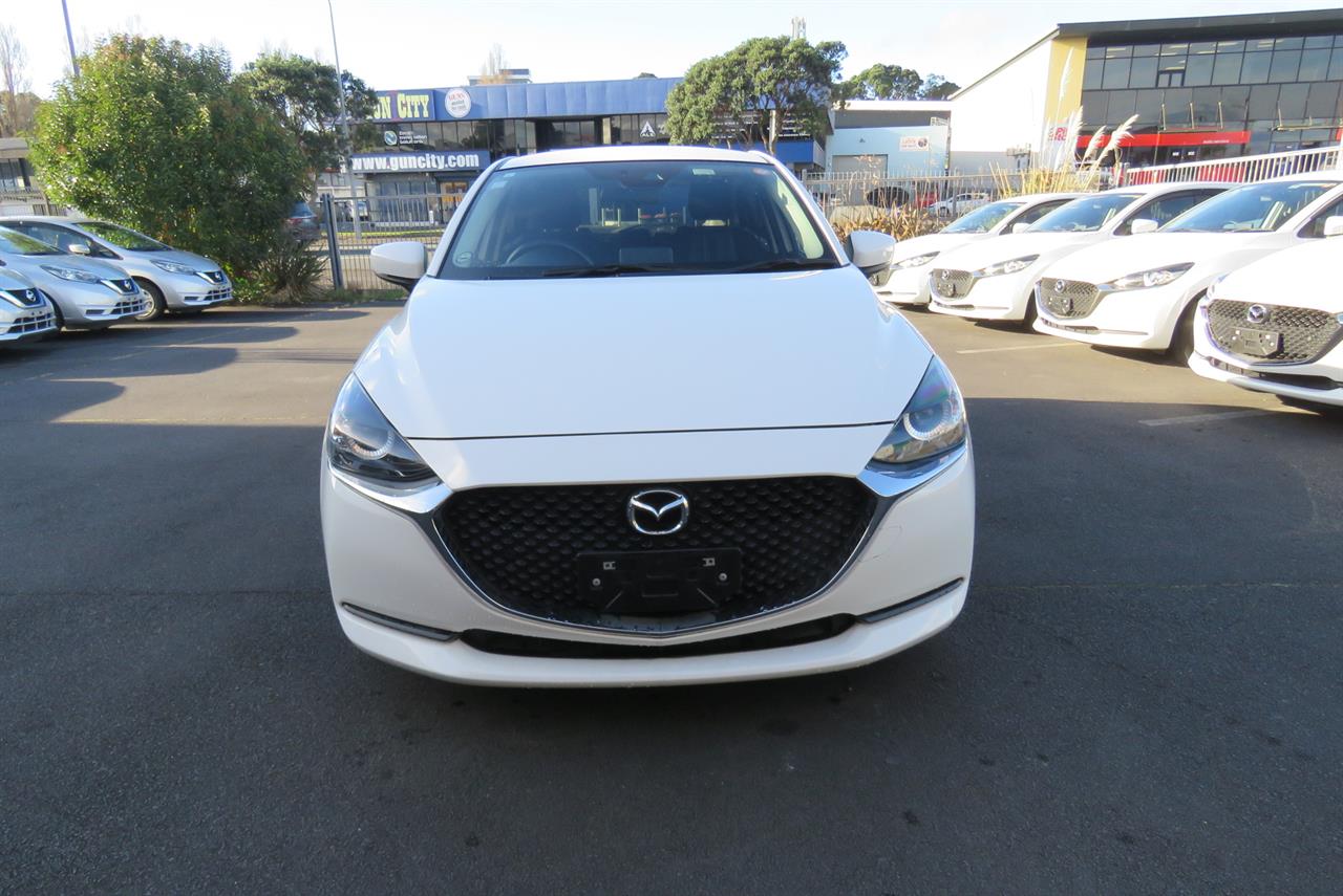 2021 Mazda 2 thumbnail