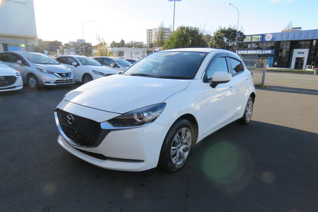 2021 Mazda 2 thumbnail