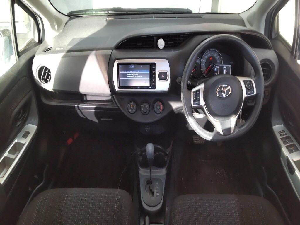 2015 Toyota Vitz thumbnail