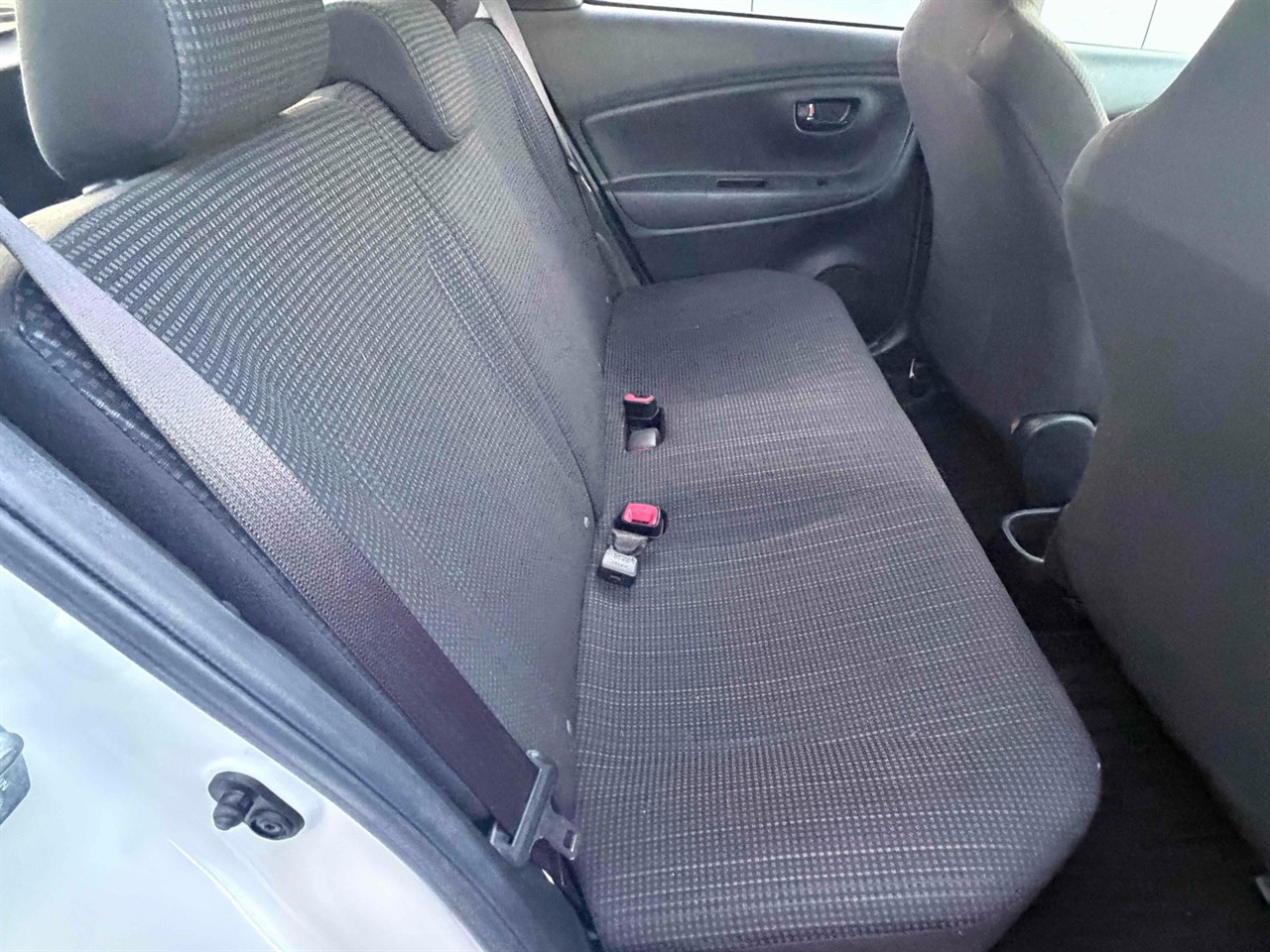 2015 Toyota Vitz thumbnail