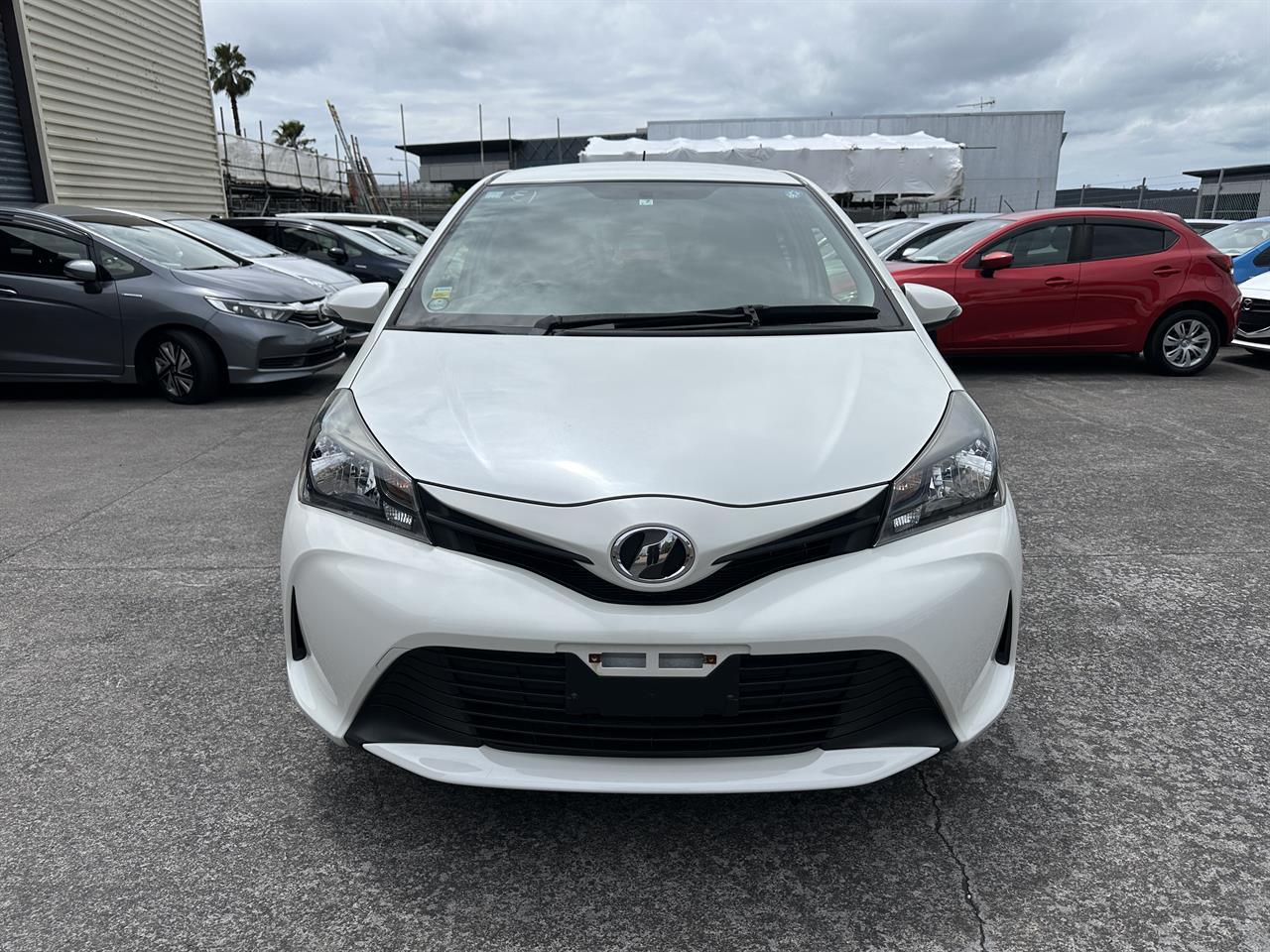 2015 Toyota Vitz thumbnail
