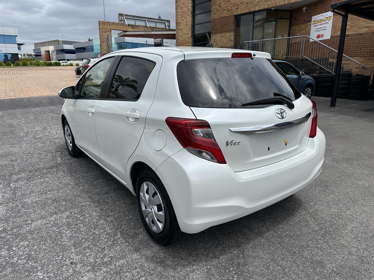2015 Toyota Vitz thumbnail