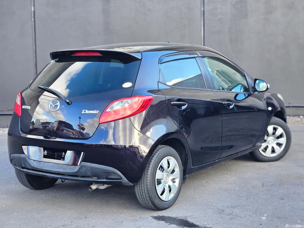 2013 Mazda Demio thumbnail