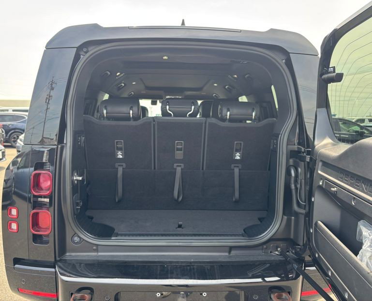 2023 Land Rover Defender thumbnail