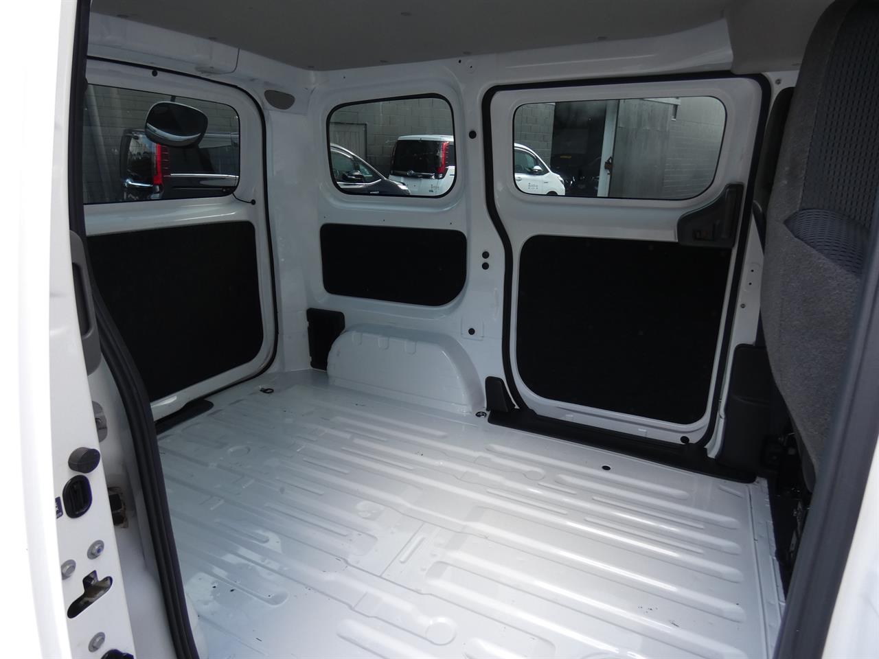 2021 Nissan NV200 thumbnail