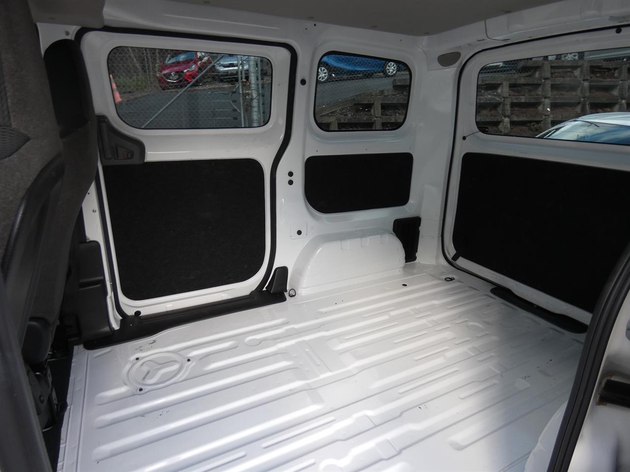 2021 Nissan NV200 thumbnail