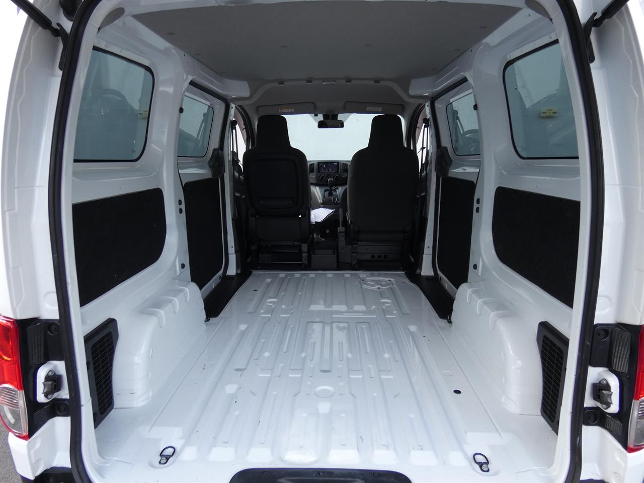 2021 Nissan NV200 thumbnail