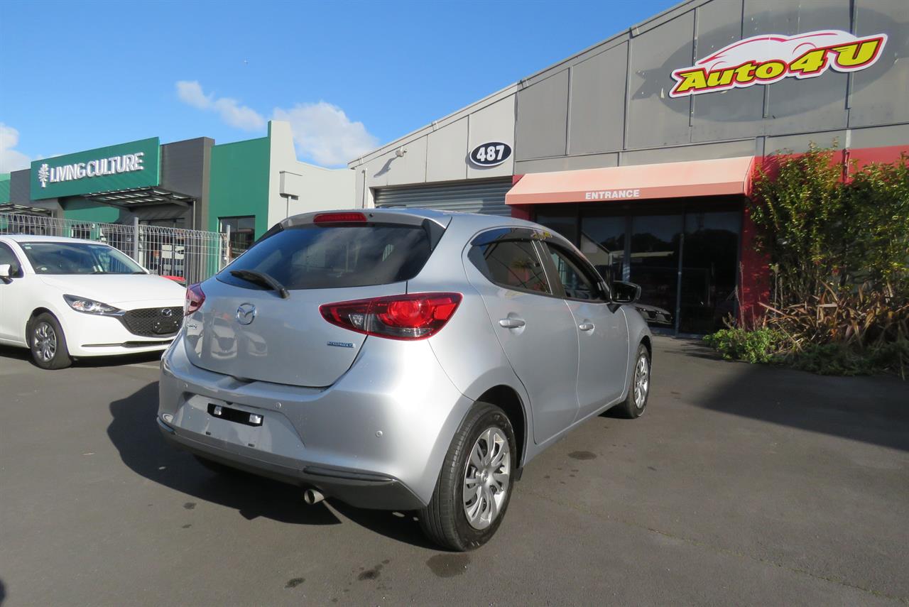 2020 Mazda 2 thumbnail