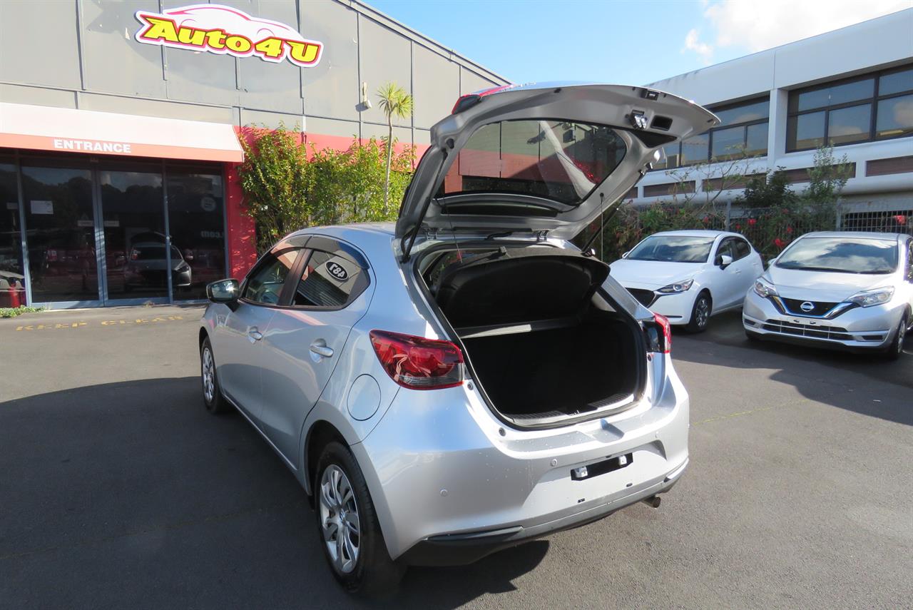 2020 Mazda 2 thumbnail