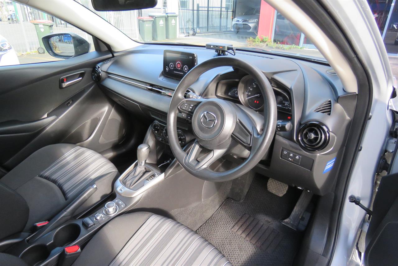 2020 Mazda 2 thumbnail