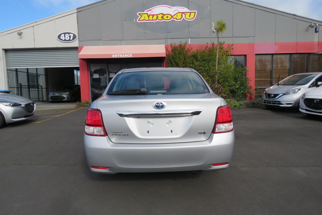 2015 Toyota Corolla thumbnail