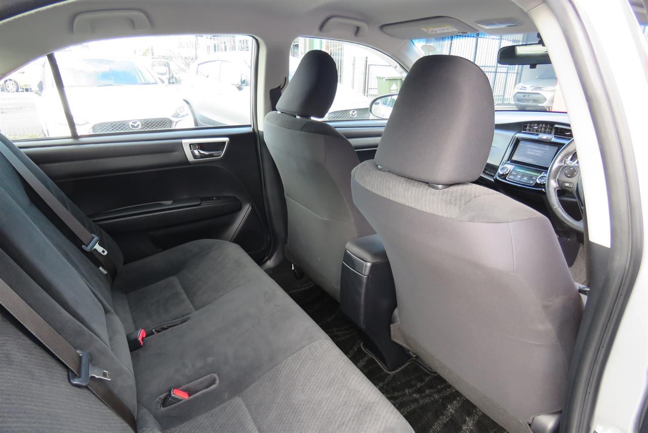 2015 Toyota Corolla thumbnail