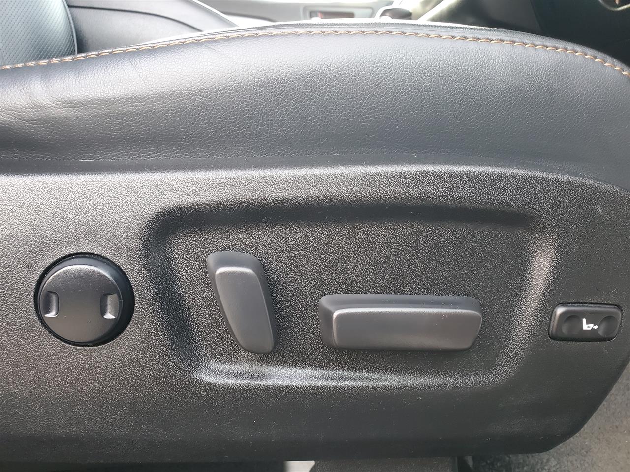2019 Toyota Highlander thumbnail