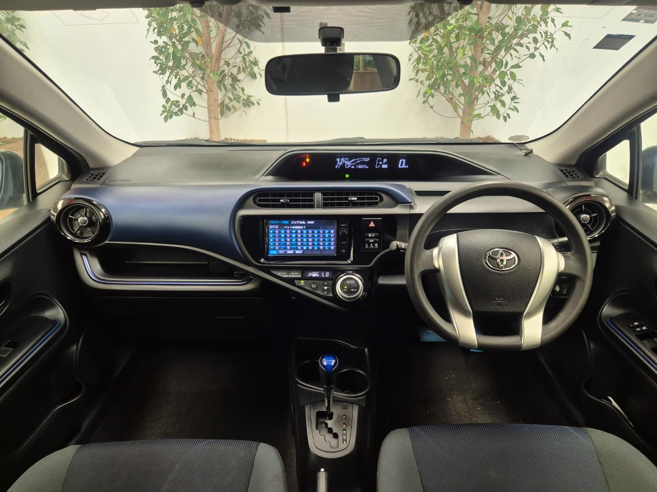2015 Toyota Aqua thumbnail