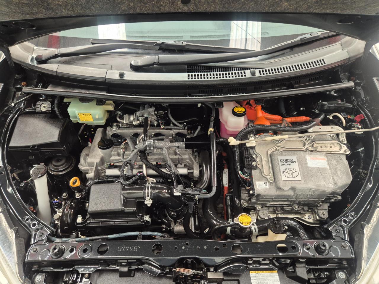 2015 Toyota Aqua thumbnail
