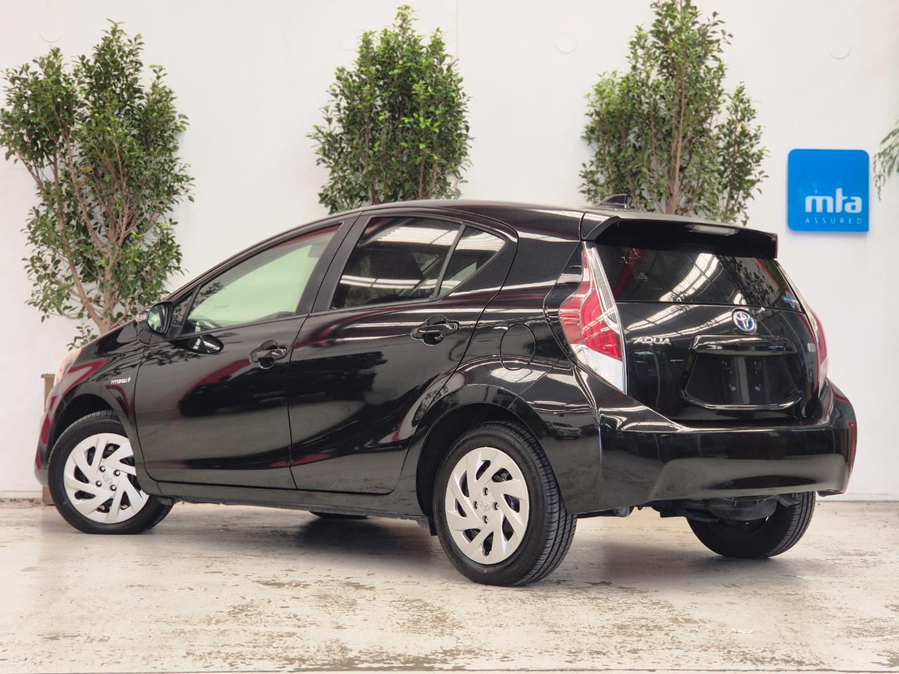 2015 Toyota Aqua thumbnail