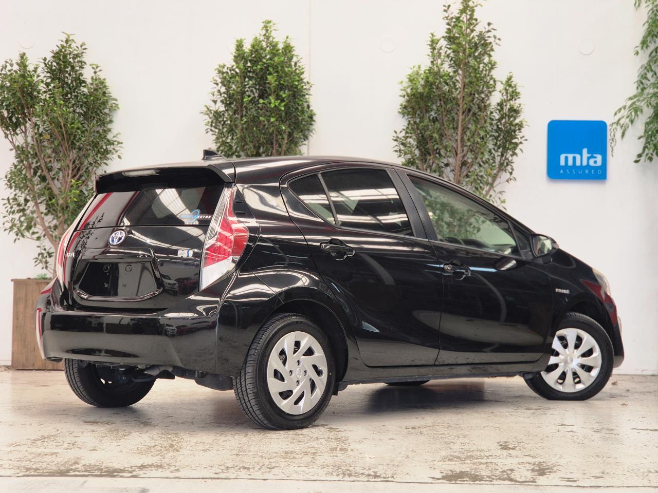 2015 Toyota Aqua thumbnail