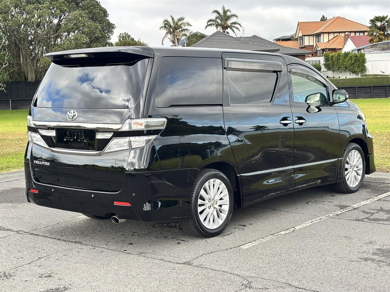 2012 Toyota Vellfire thumbnail